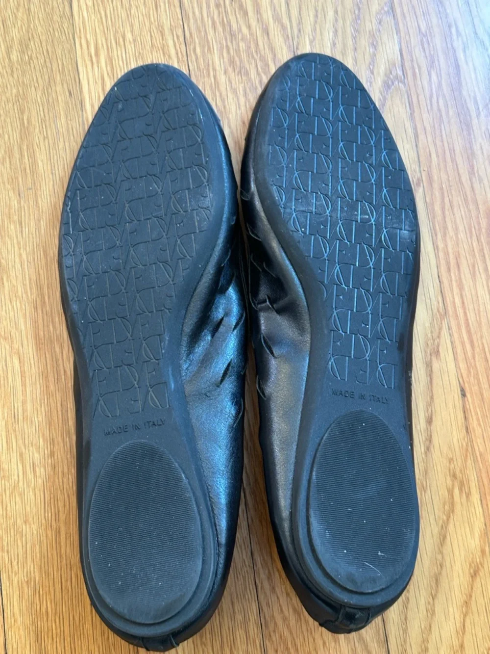 Classic Y2K vintage DVF Black Women's Leather Ballet Flats